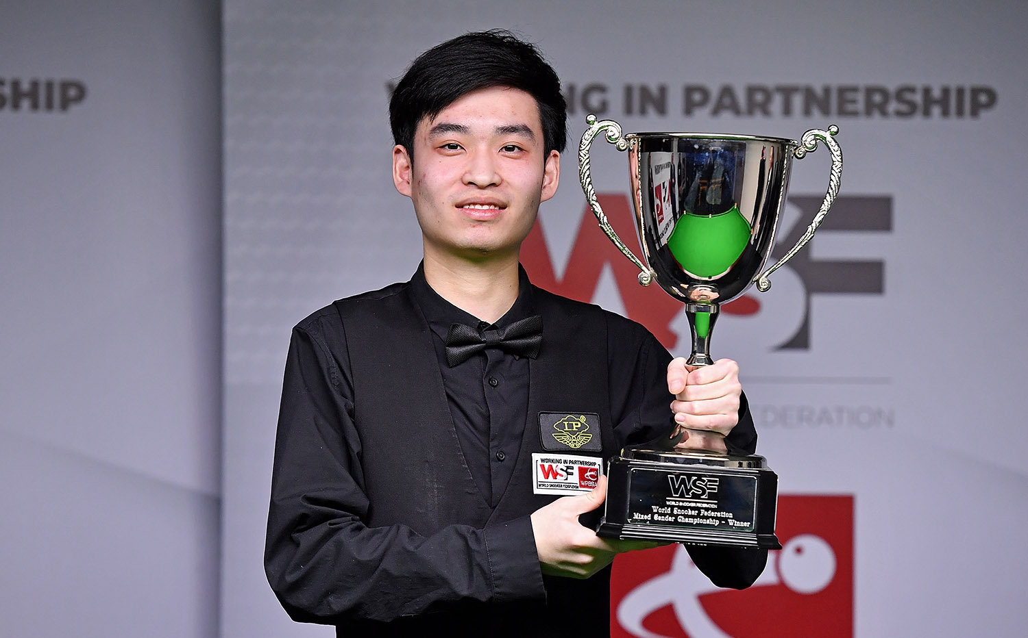 赛场内外的 赛场内外的